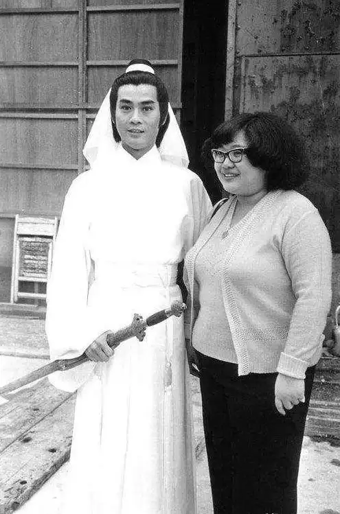 沈殿霞官晶华_沈殿霞为何不动官晶华 - 0319娱乐网