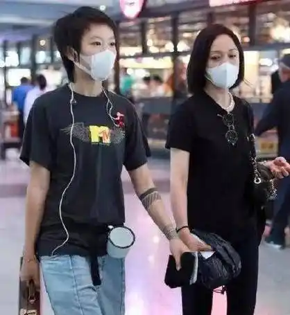 第十一回窦靖童主动要求周迅再扇几巴掌我却注意到的是周迅眼神