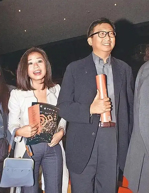 很多人为钟楚红和老公没有孩子遗憾,两人结婚时就有协议不生育,因为不