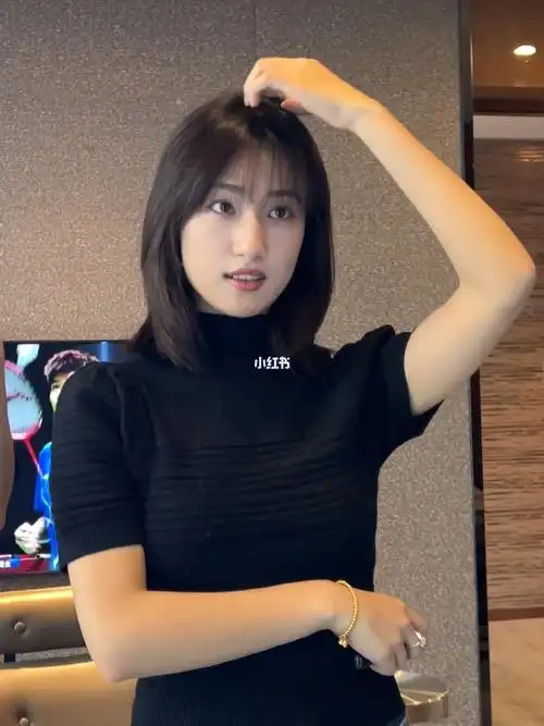 炒鸡减龄的法式刘海锁骨发方圆脸不要错过