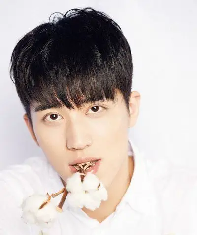 选对发型脸型都变得不一样了 适合大脸男生的几款修颜短发发型