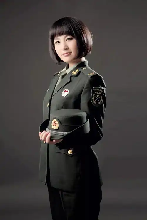 追梦人2019届毕业生杨岭绿军装的梦