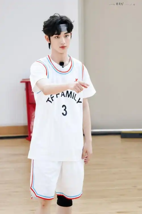 丁程鑫夏季运动会饭拍