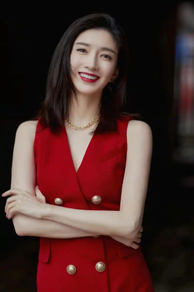 多位美女明星新年红写真合集喜气时尚