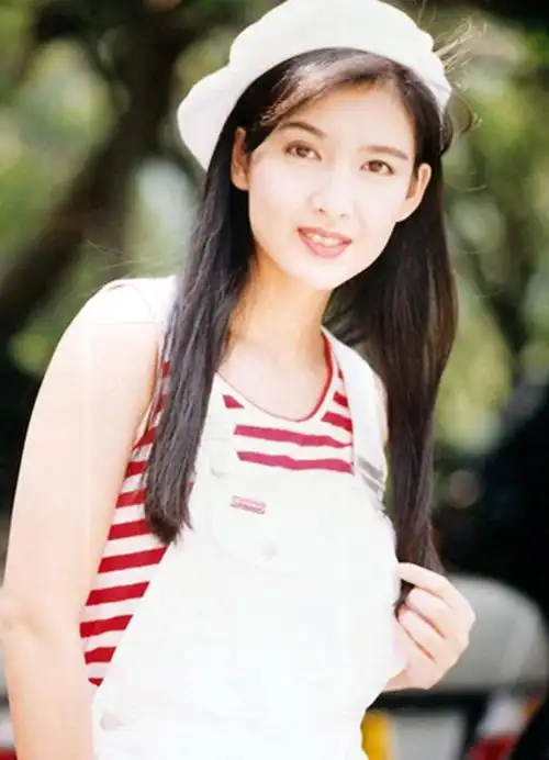 看港台明星的老照片,发现她们很多造型放在现在也.