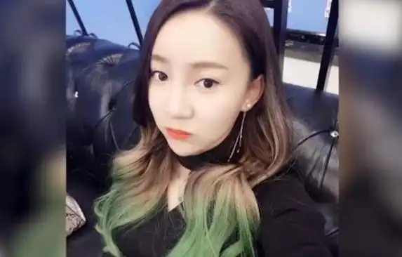 网红刘大美人直播间卖手机送福利一把撒币24亿