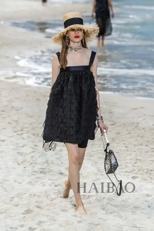 香奈儿 (chanel) 2019春夏女装秀,海报带你亲临2019春夏巴黎时装周