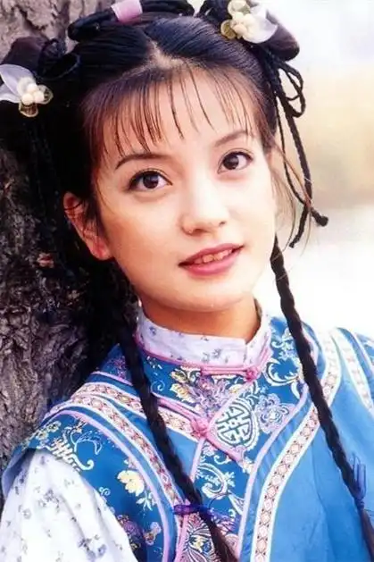 还珠格格第一部容嬷嬷介绍,还珠格格第一部容嬷嬷李明启演的是谁