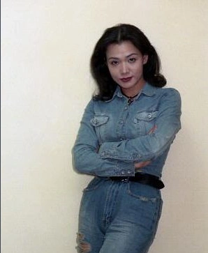 从康宁护专毕业后,孟庭丽做起了护士,同时还凭着自己姣好的身材和清秀