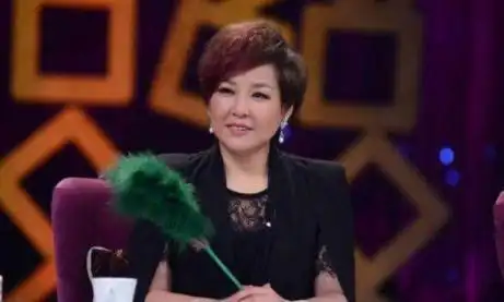 曾捧红老狼《同桌的你》,因长相丑拒绝韩红的黄小茂,如今怎样了