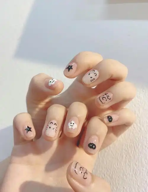 简笔画画指甲上也太可爱了吧,越觉得越好看