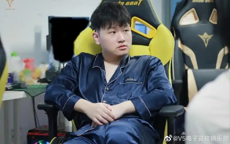 【v5小东北唱歌】原唱听了会流泪!我愿称其为电竞t0死歌!