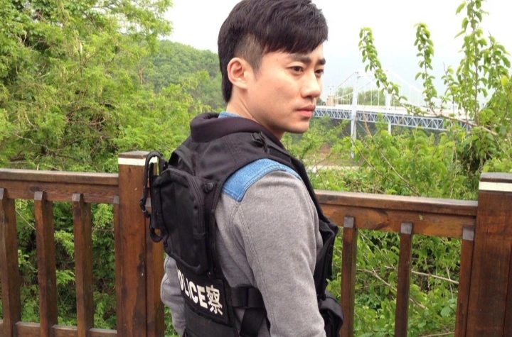 p>徐亮是中国演员,1980年8月10日出生于内蒙古呼伦贝尔大雁镇,毕业于