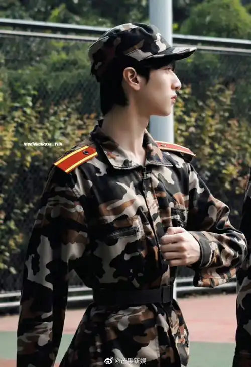 正在成长中的帅气演员严浩翔,未来可期@时代少年团-严浩翔[奋斗]