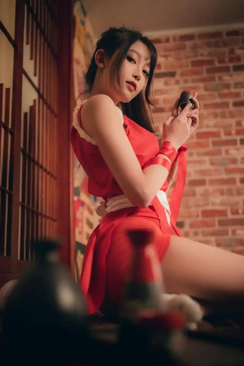 女神cosplay拳皇格斗家不知火舞,网友:感觉要超越原角色了!