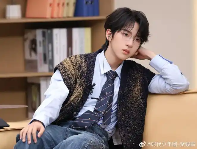 贺峻霖7015《令人心动的offer5》穿搭四则@时代少年团-贺峻霖在