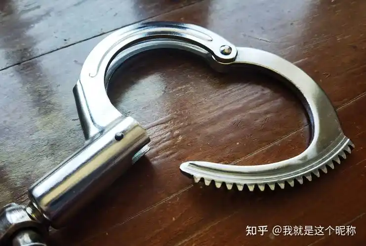 手铐近距离欣赏 - 知乎