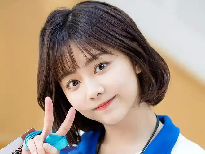 长相干净清纯的女生,符合这4点,就算五官一般也深受男生的喜欢