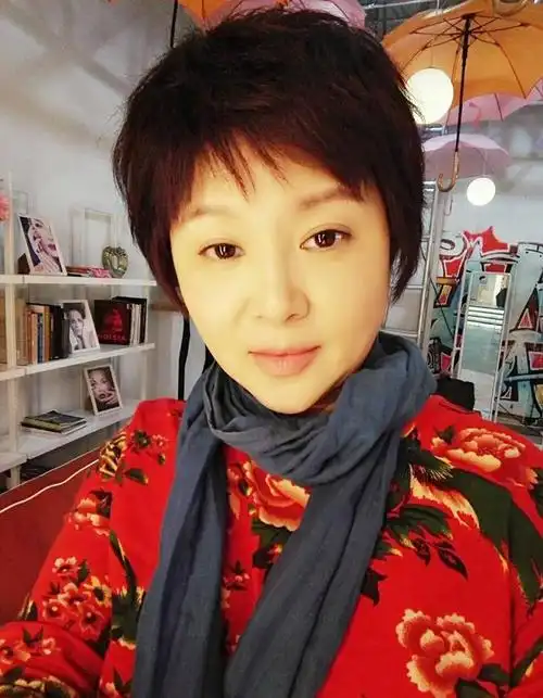 曾经的珠江电影制片厂四朵金花之一,优秀演员普超英,一路走来不易.