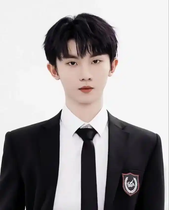 马嘉祺 证件照@抖音小助手 @抖音热点 @抖音能量站 @抖 - 抖音