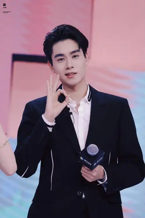 帅气可爱的胡一天