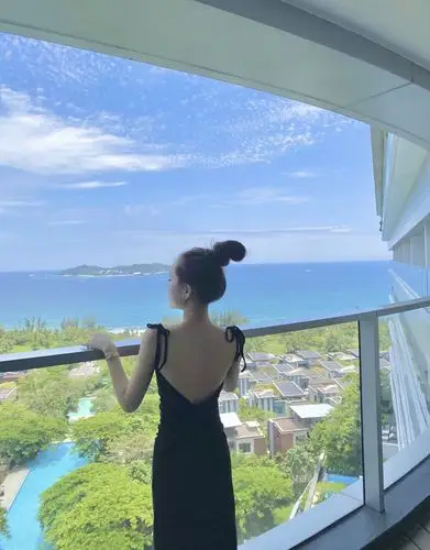 2020夏季绝美背影欧美风交叉露背绑带包臀修身连衣裙