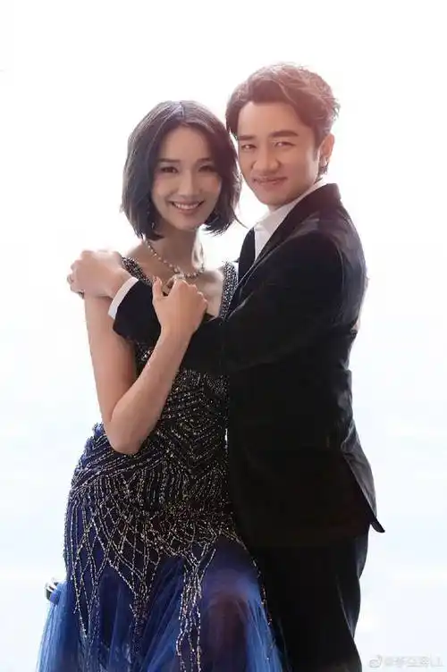 王祖蓝为老婆庆生并庆祝二人在一起11周年