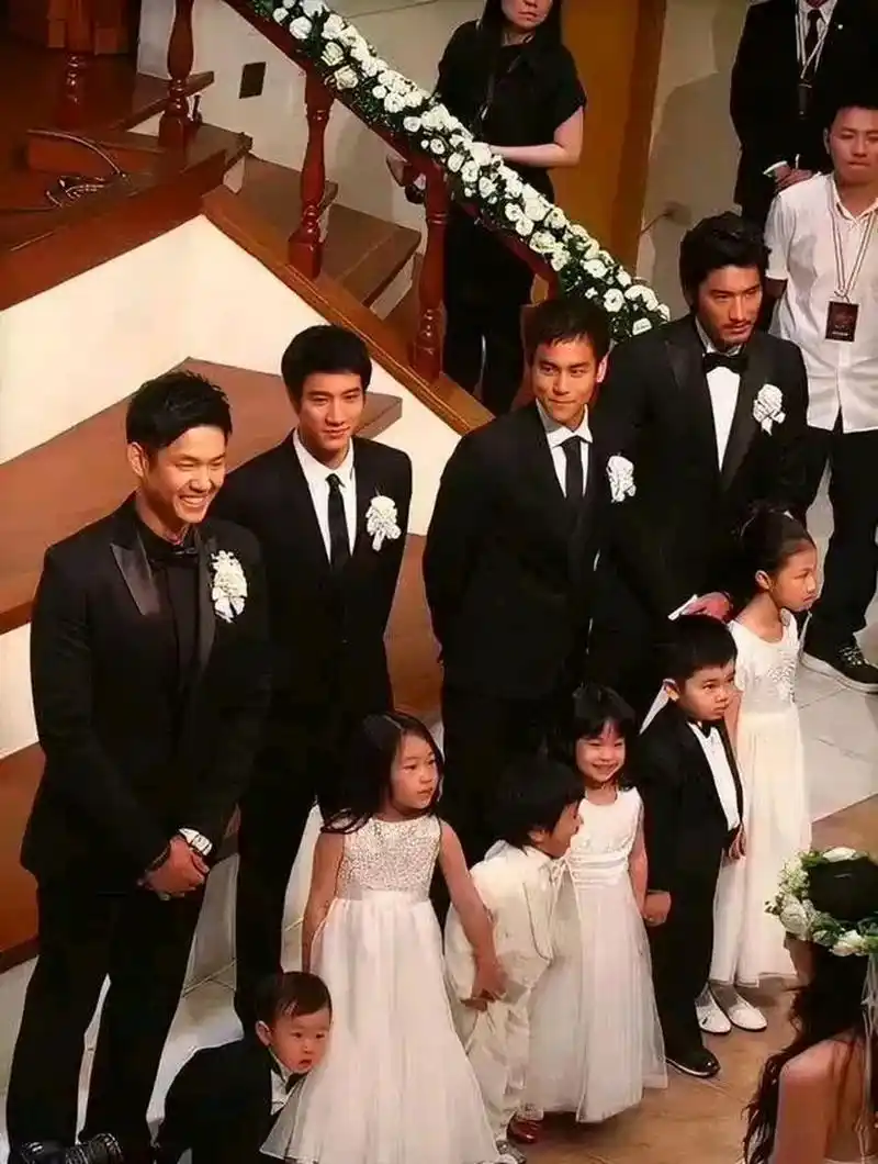 再看陈建州和范玮琪的婚礼,三位伴郎令人唏嘘!