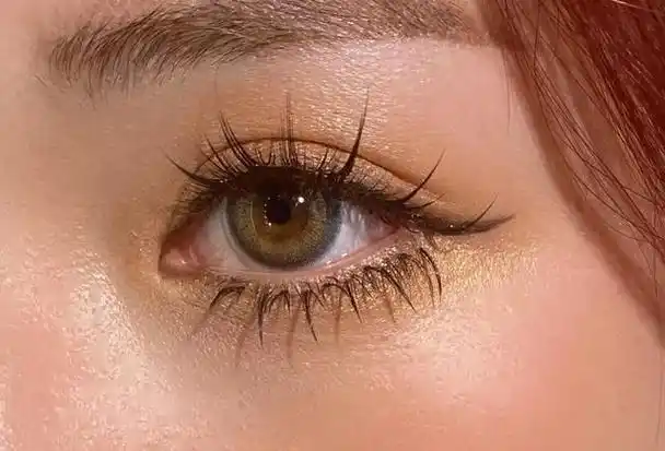 卡姿兰大眼睛,是指使用卡姿兰品牌的眼妆产品之后,能够营造出明亮