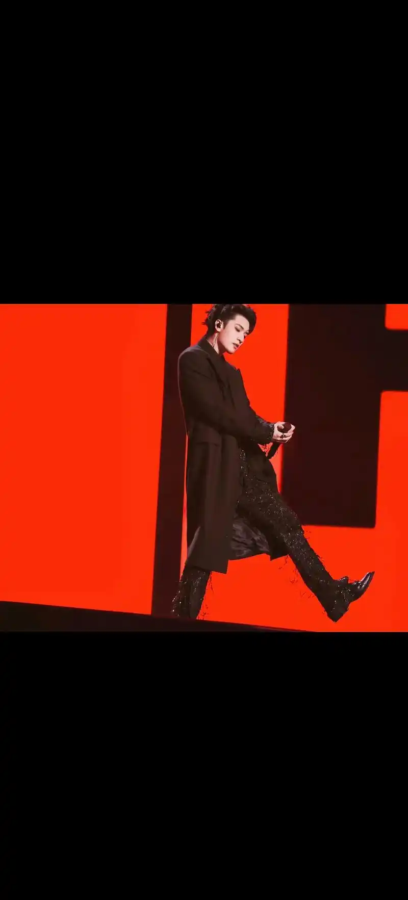 红衣的严浩翔真的很帅,他真的就很适配红色.#严浩翔新 - 抖音