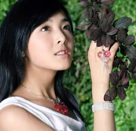 组图:张含韵写真青春娇美 (7)