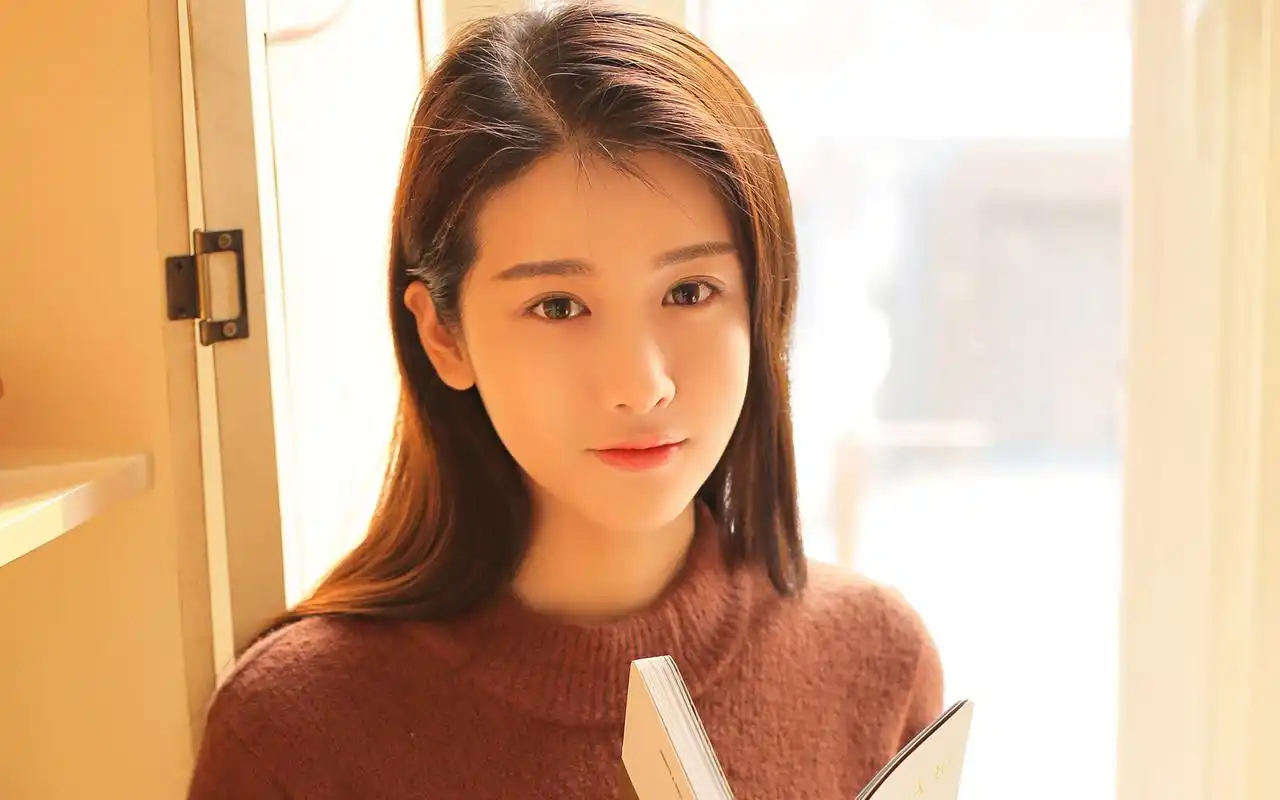 丰满性感美女图片桌面壁纸,丰满好身材的大胸美女,诱人养眼的私房照