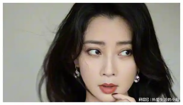 多辆豪车轮流开,如今44岁却活得像20岁|殷桃|沈腾|娱乐圈|女演员|演艺