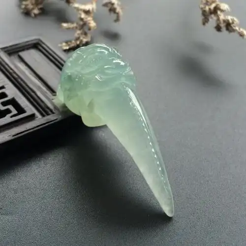 (超值推荐)冰种淡晴水龙牙挂件