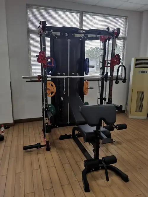 健身房史密斯机为什么很受大家欢迎它锻炼哪些肌肉