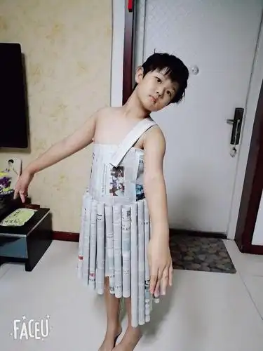 废物利用—报纸裙子 育才学校 一年一班 赵子瑄