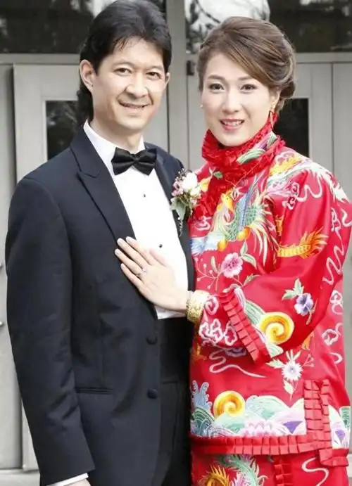 结婚后,钟嘉欣将更多的精力放在了家庭上.