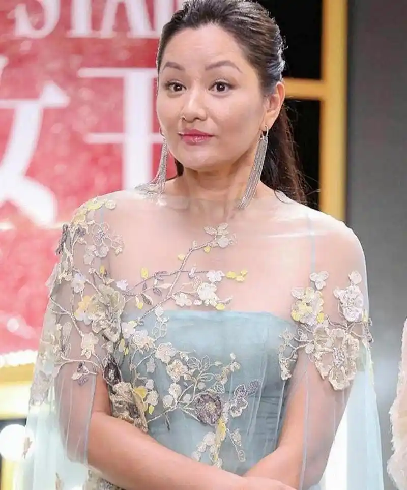 一个人的美丽,是多少个时间积累出来的的.瞿颖!