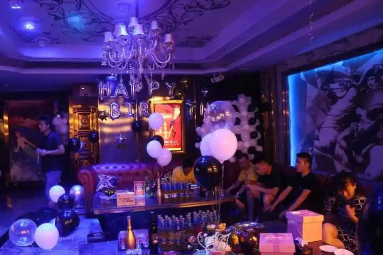 昨晚,一场超嗨皮的生日会在这儿上演,7月人气寿星已诞生!