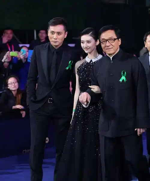 景甜认成龙当干爹,自爆"整容"把自己整残了