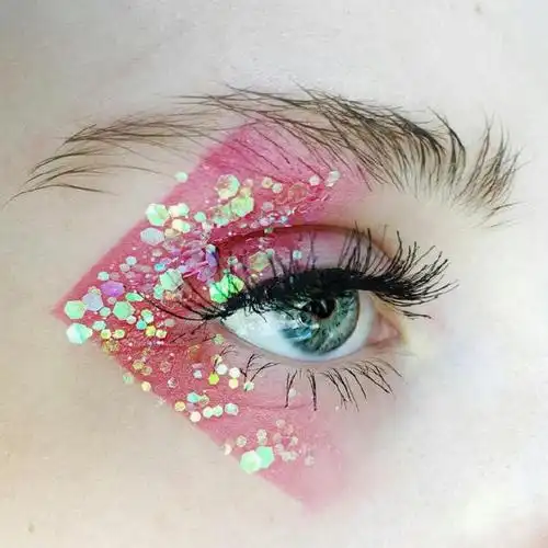 出游灵感妆#  几何形眼妆,太有创意啦~    #城市寻美记