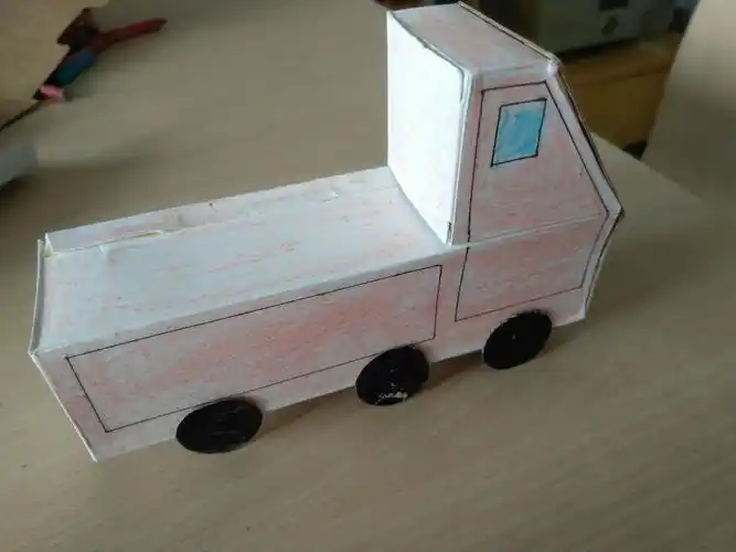 小汽车制作(共乐小学二(2)班郑楚淇)