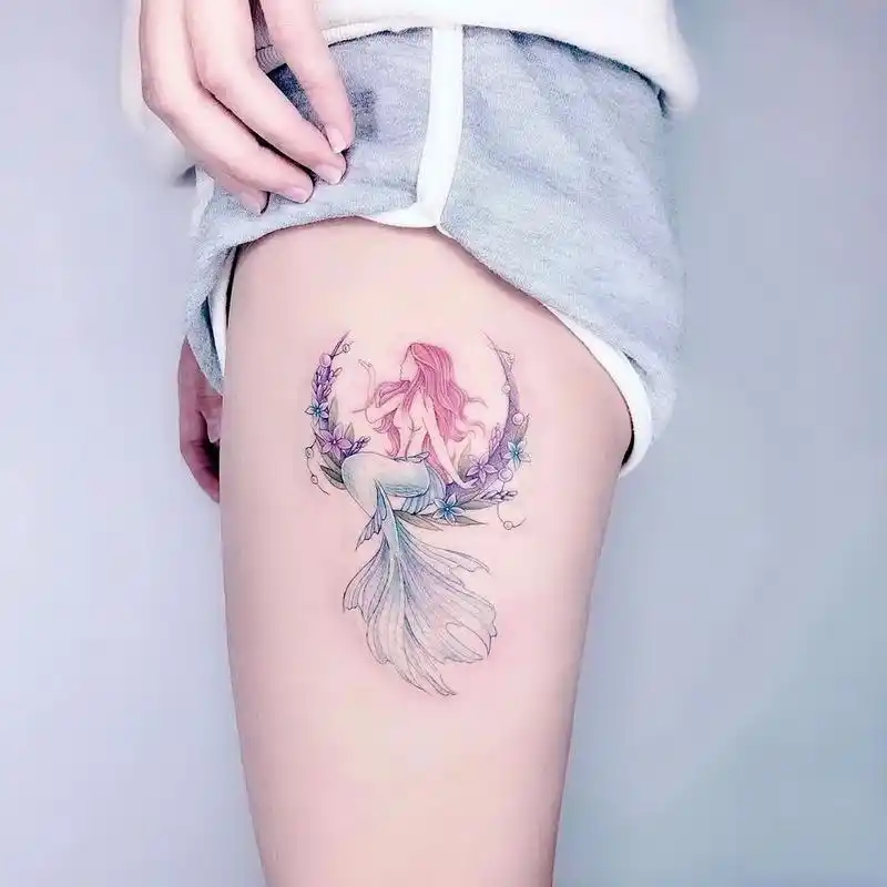 适合女孩子的彩色清新大腿纹身