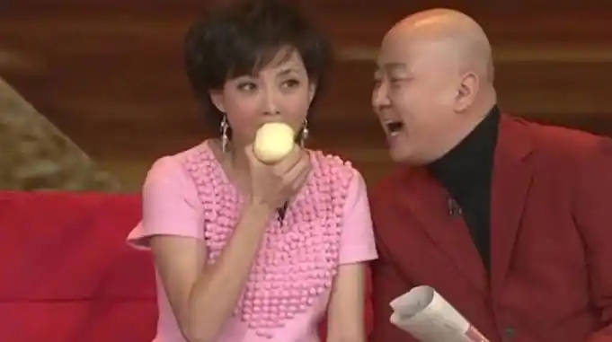 郭冬临牛莉小品夫妻间要多一份信任心里阳光点什么事都好说