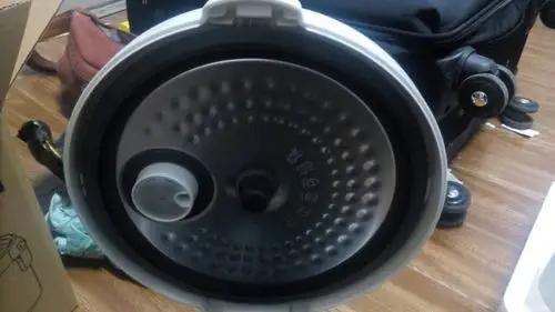 美的电饭煲说可以拆洗上盖,该怎么拆啊?