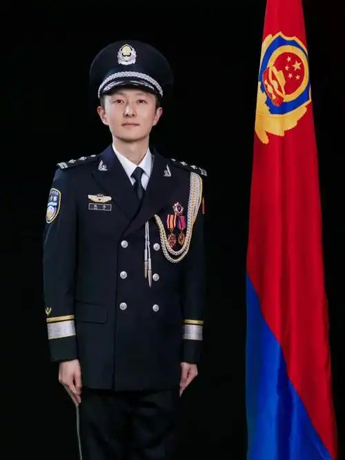 陈策,温州市公安局科信局五大队教导员,从警以来,荣立个人二等功,三等