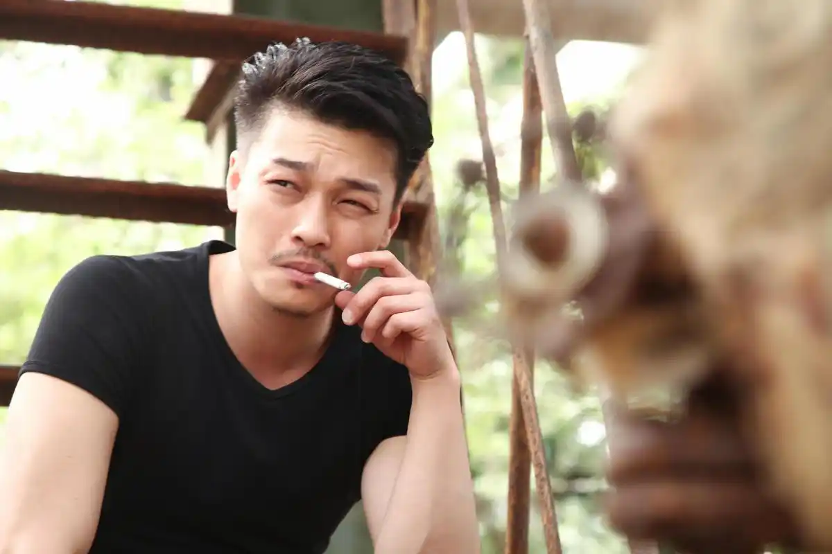 硬朗帅气男人味爆棚的陈韦然眼神犀利而坚定man