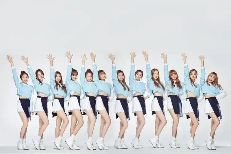 宇宙少女杂志画报公开 青春可爱样貌惹人爱