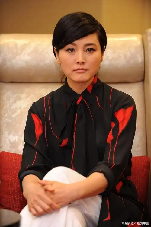 女神张岩才是人生赢家,女儿可爱漂亮,大五岁丈夫将她宠成公主