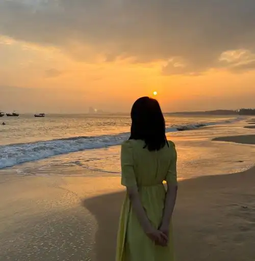 42岁高圆圆晒海边美照!腰肢纤细皮肤白皙,摄影师疑似为赵又廷_腾讯新